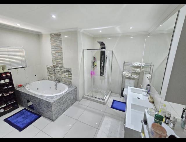3 BEDROOM HOUSE FOR SALE IN FLORENTIA